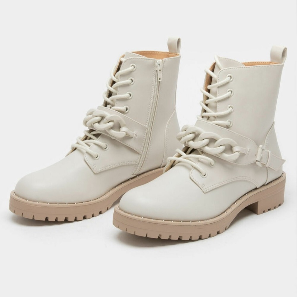 Stylish cream Ankle Boots